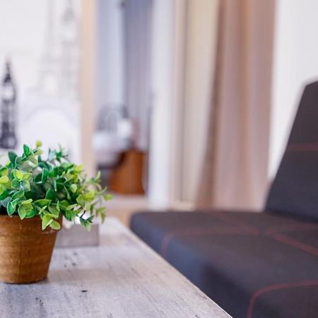 Modern Apartment 卡拉马塔 外观 照片